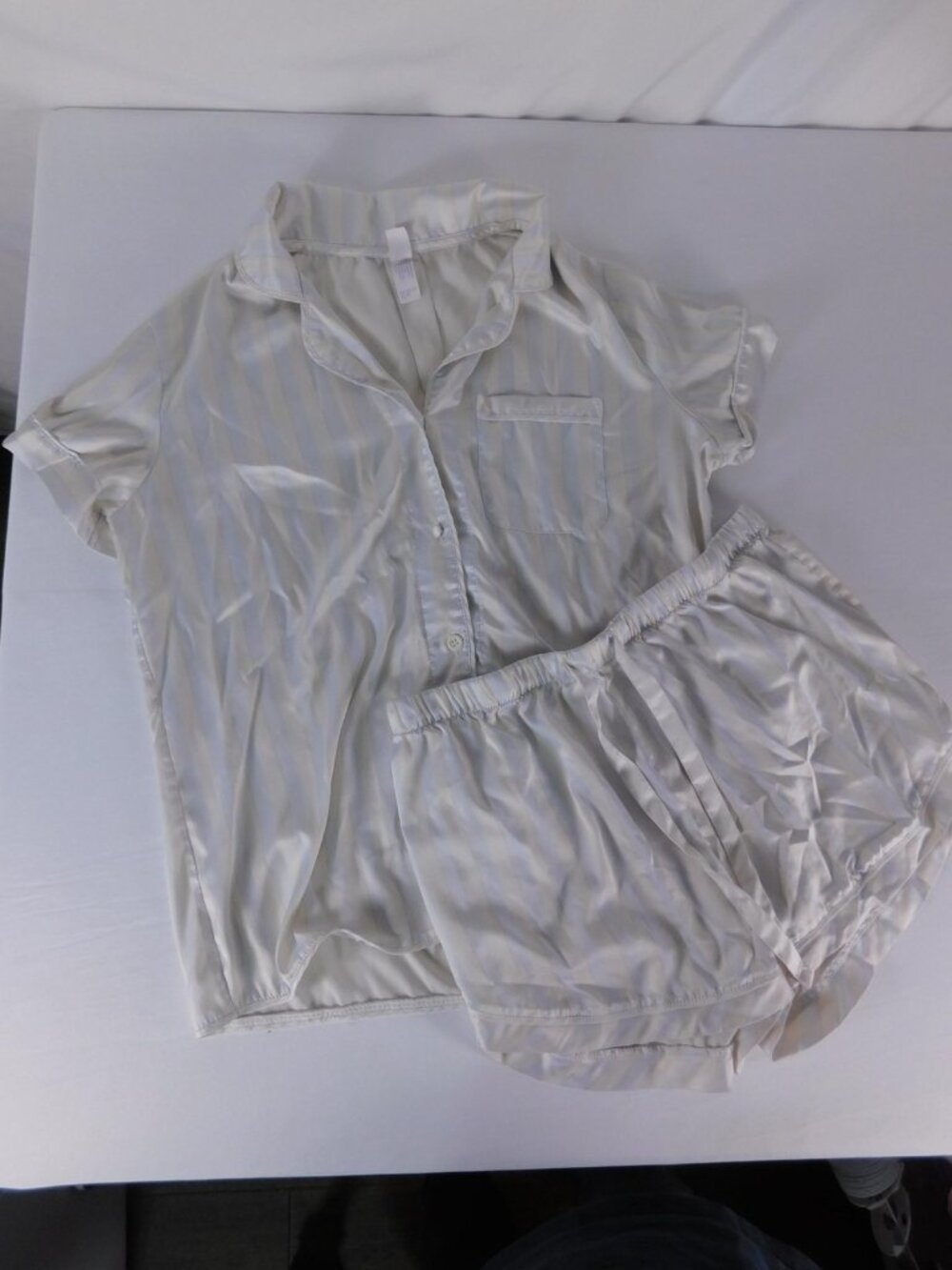 Stars Above Pajama Set Womens S White Striped Satin Short Sleeve Top Shorts